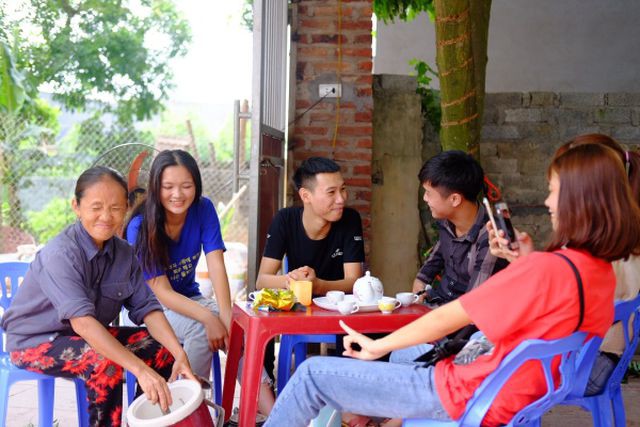 Kiếm tiền bằng cách làm Vlog như bà Tân có nhanh giàu? - ảnh 1